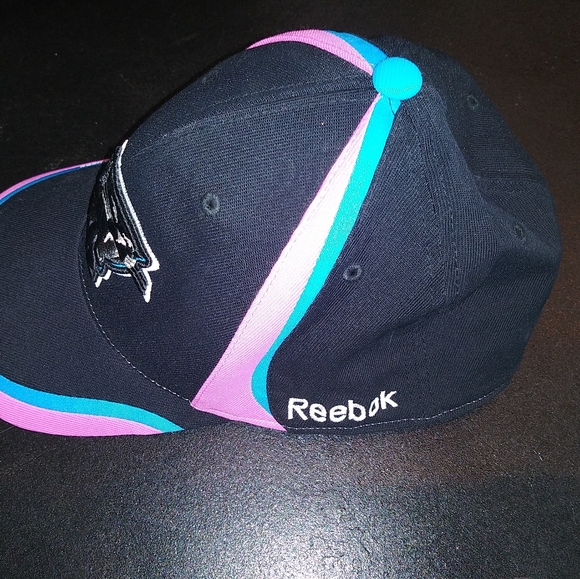 Panthers hat - Picture 3 of 9